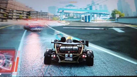 极品飞车七怎么全屏